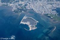 空から見える沖縄本島の海