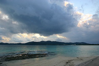 夕暮れ時の畳石