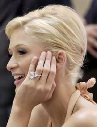 パリス・ヒルトンさんが婚約を解消(・e・)
