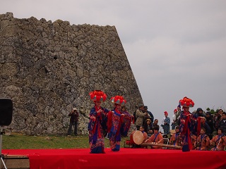 世界遺産 中城城跡で冬至のお祝い!日の出を迎えてきました!