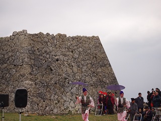 世界遺産 中城城跡で冬至のお祝い!日の出を迎えてきました!