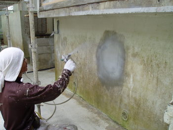 糸満市武富　　　西村様邸の外壁塗装進行状況