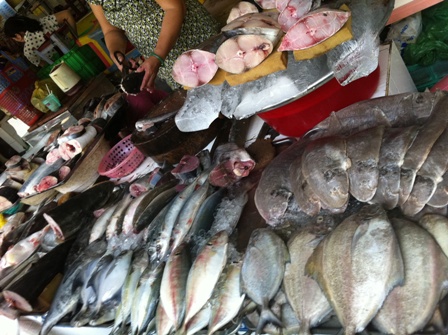 ベンタン市場の魚、野菜　　　　　　~ベトナム~