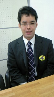 沖縄代表バッチ、若手司法書士に差し上げました。　