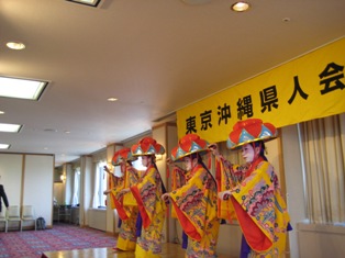 東京沖縄県人会総会に出席。