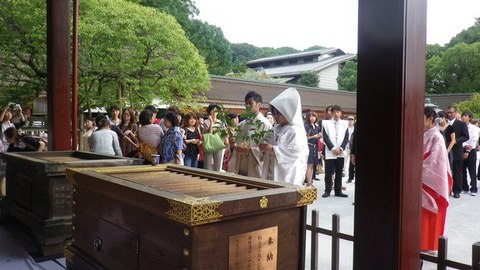初めて神社での式に参加。大宰府天満宮の挙式は観光名物