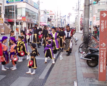 国際通りは琉球の祭典