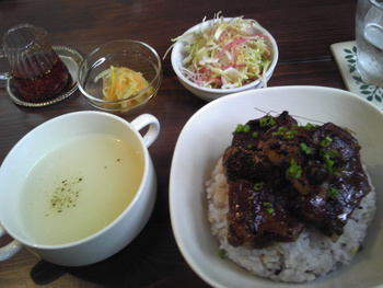 ちゅふぁーらのとろとろ豚なんこつのあぶり丼ランチ♪