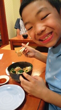 裏メニューを食う8歳