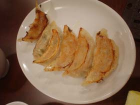 近所の中華料理屋さんで…☆