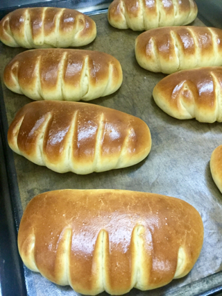 トンカ豆のクリームパン トンカ豆のクリームパン