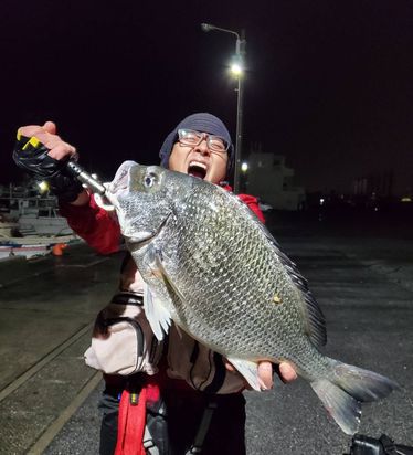 ♪♪ ええっ~~ でかいの釣ってまんがな ♪♪ ♪♪ ええっ~~ でかいの釣ってまんがな ♪♪