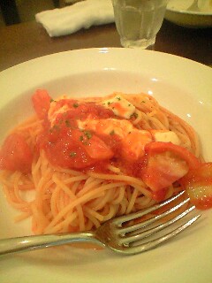 トマトとモッツザレザチーズパスタ