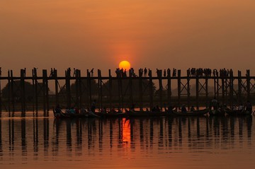 インドシナの橋づくり インドシナの橋づくり