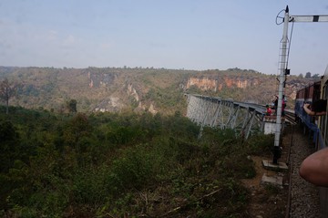 インドシナの橋づくり インドシナの橋づくり