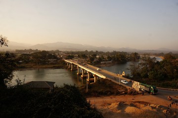 インドシナの橋づくり インドシナの橋づくり