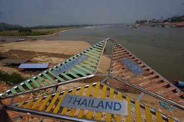 インドシナの橋づくり インドシナの橋づくり