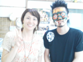 上江洲愛さんが米八そばにやって来た!