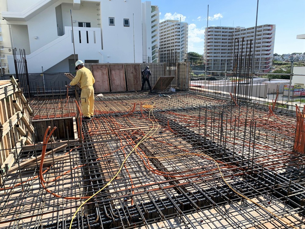 浦添市「経塚二世帯の家」2F床スラブ打設 浦添市「経塚二世帯の家」2F床スラブ打設