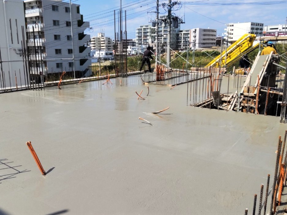 浦添市「経塚二世帯の家」2F床スラブ打設 浦添市「経塚二世帯の家」2F床スラブ打設