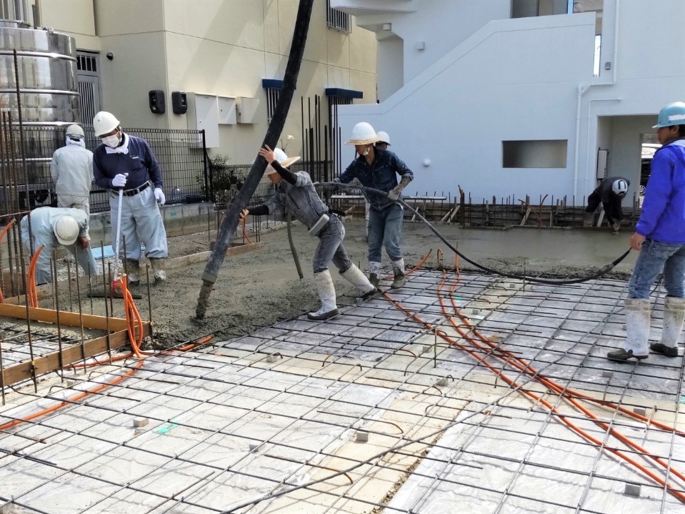 浦添市「経塚二世帯の家」2F床スラブ打設 浦添市「経塚二世帯の家」2F床スラブ打設