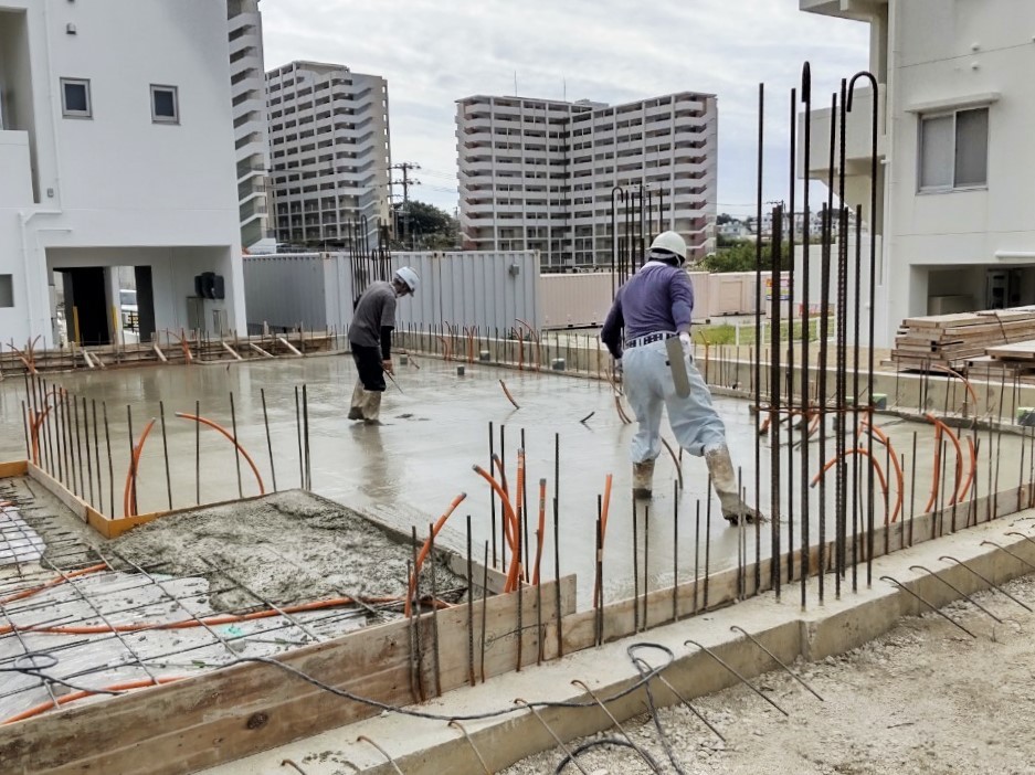 浦添市「経塚二世帯の家」2F床スラブ打設 浦添市「経塚二世帯の家」2F床スラブ打設