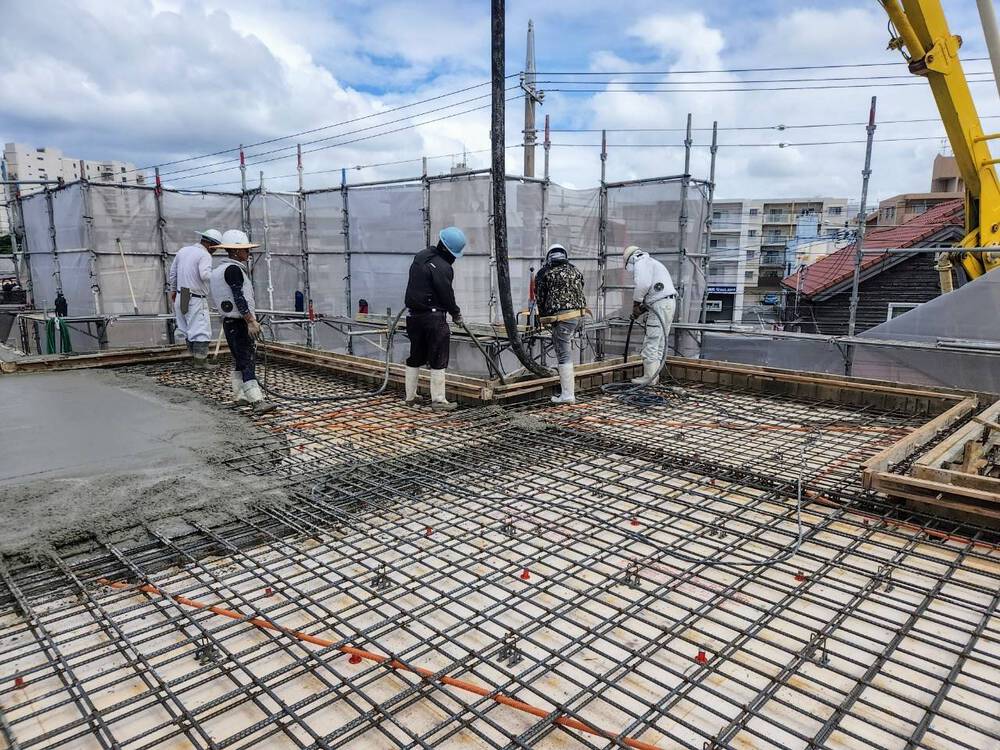 宜野湾市「宇地泊の家」RFスラブ打設(上棟) 宜野湾市「宇地泊の家」RFスラブ打設(上棟)