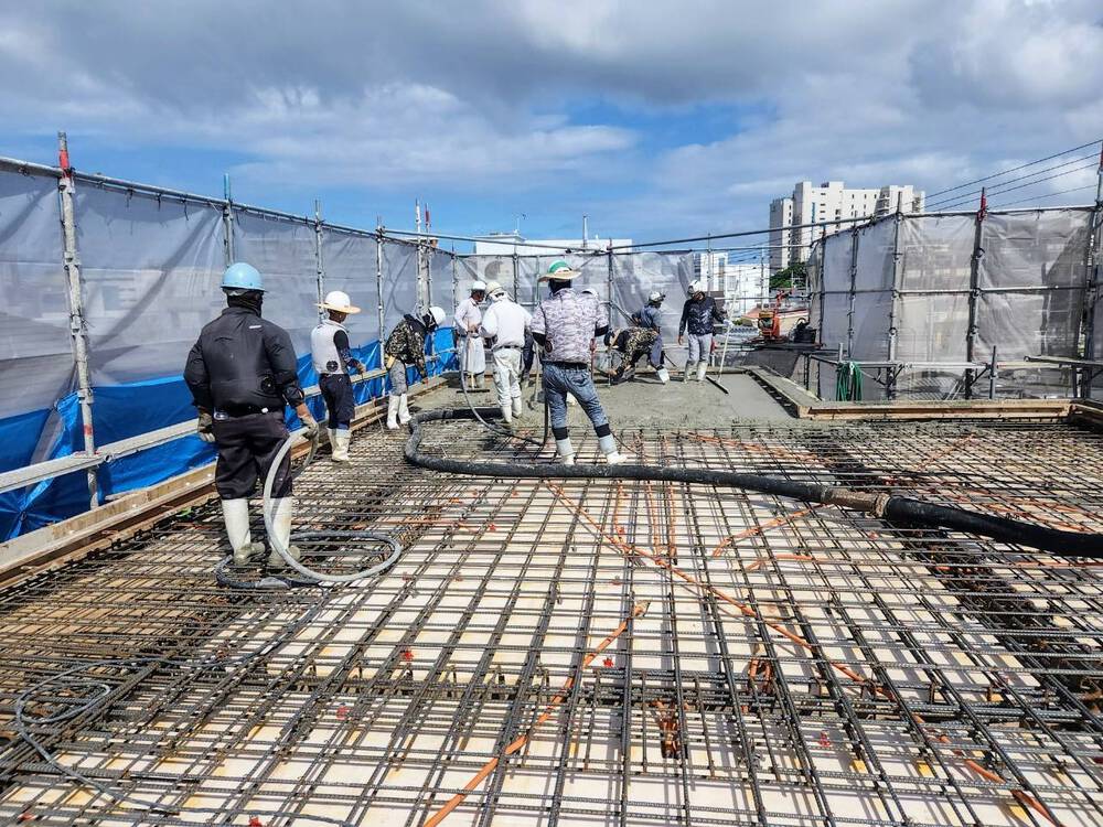 宜野湾市「宇地泊の家」RFスラブ打設(上棟) 宜野湾市「宇地泊の家」RFスラブ打設(上棟)