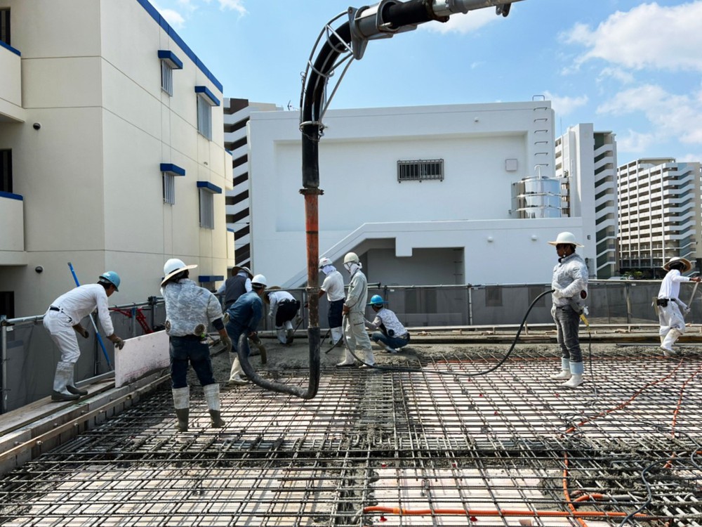 浦添市「経塚二世帯の家」RFスラブ打設(上棟) 浦添市「経塚二世帯の家」RFスラブ打設(上棟)