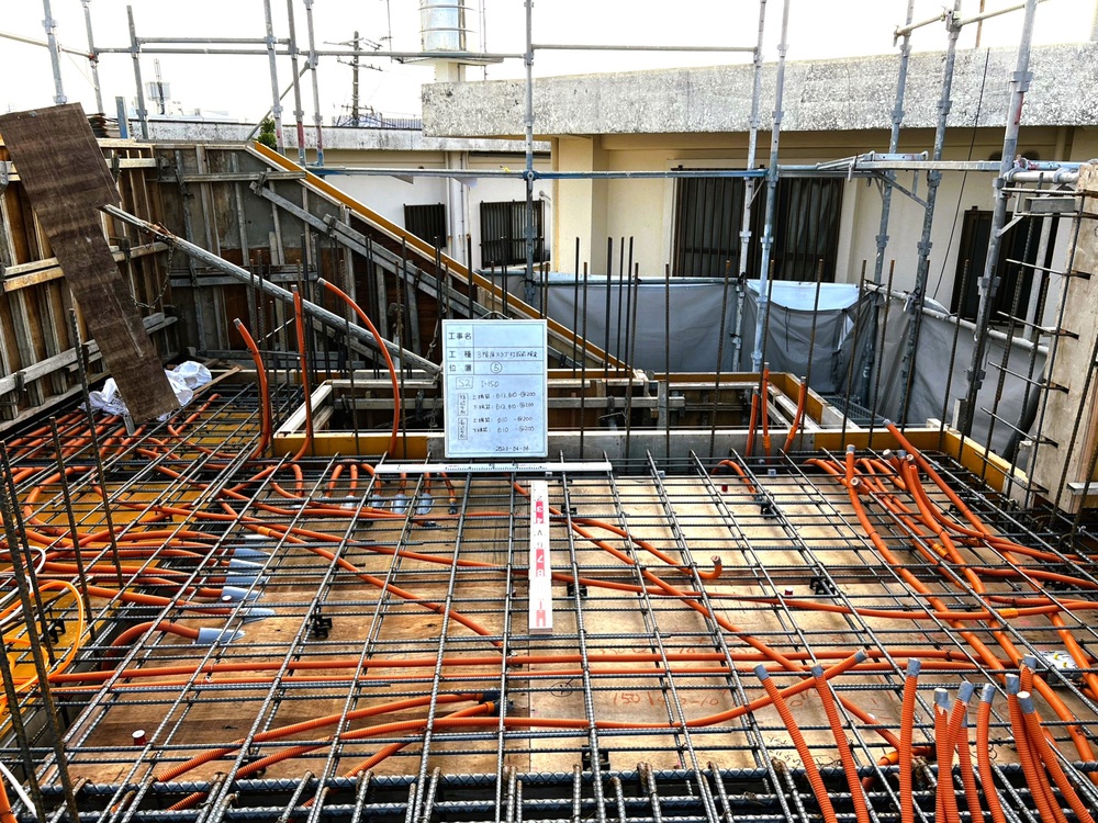 沖縄市「胡屋二世帯の家」3F床スラブ打設 沖縄市「胡屋二世帯の家」3F床スラブ打設