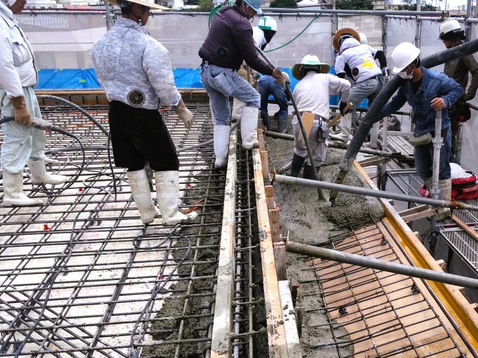 沖縄市「胡屋二世帯の家」RFスラブ打設(上棟) 沖縄市「胡屋二世帯の家」RFスラブ打設(上棟)