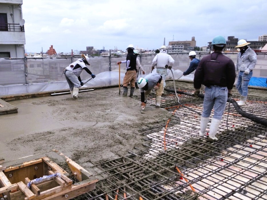 沖縄市「胡屋二世帯の家」RFスラブ打設(上棟) 沖縄市「胡屋二世帯の家」RFスラブ打設(上棟)