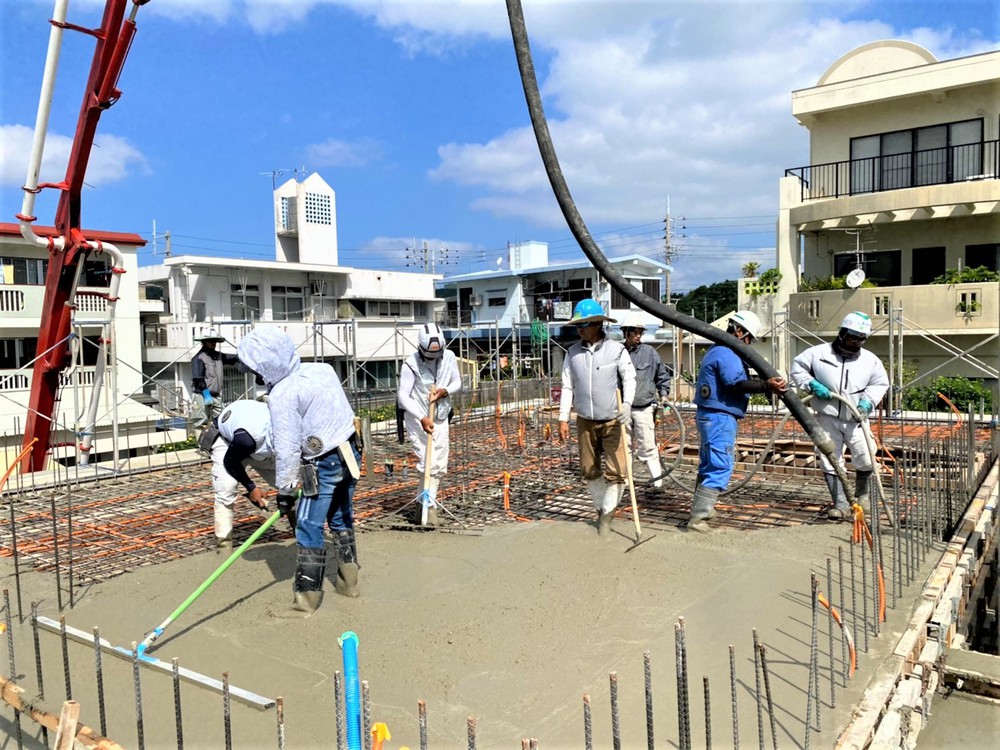 南風原町「与那覇二世帯の家」2階床スラブ打設 南風原町「与那覇二世帯の家」2階床スラブ打設