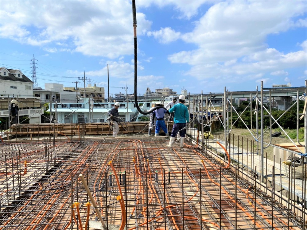 南風原町「与那覇二世帯の家」2階床スラブ打設 南風原町「与那覇二世帯の家」2階床スラブ打設