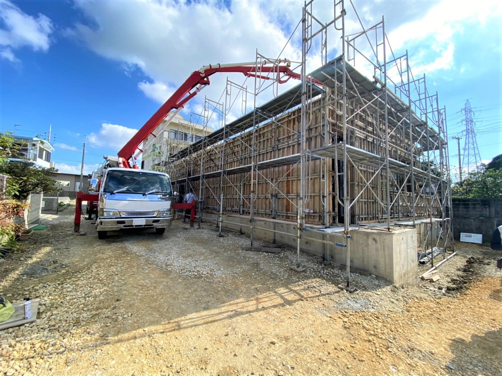 南風原町「与那覇二世帯の家」2階床スラブ打設 南風原町「与那覇二世帯の家」2階床スラブ打設