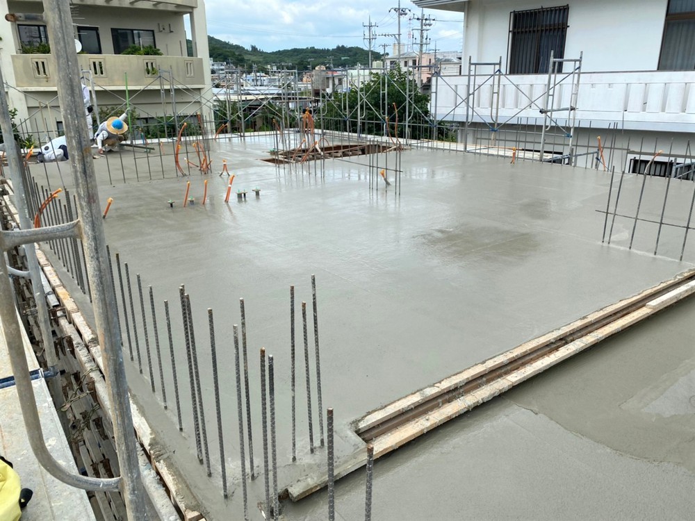 南風原町「与那覇二世帯の家」2階床スラブ打設 南風原町「与那覇二世帯の家」2階床スラブ打設