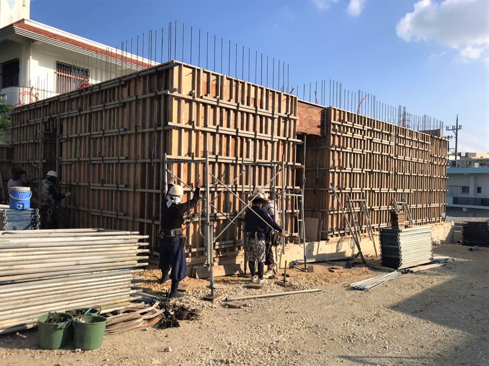 南風原町「与那覇二世帯の家」2階床スラブ打設 南風原町「与那覇二世帯の家」2階床スラブ打設