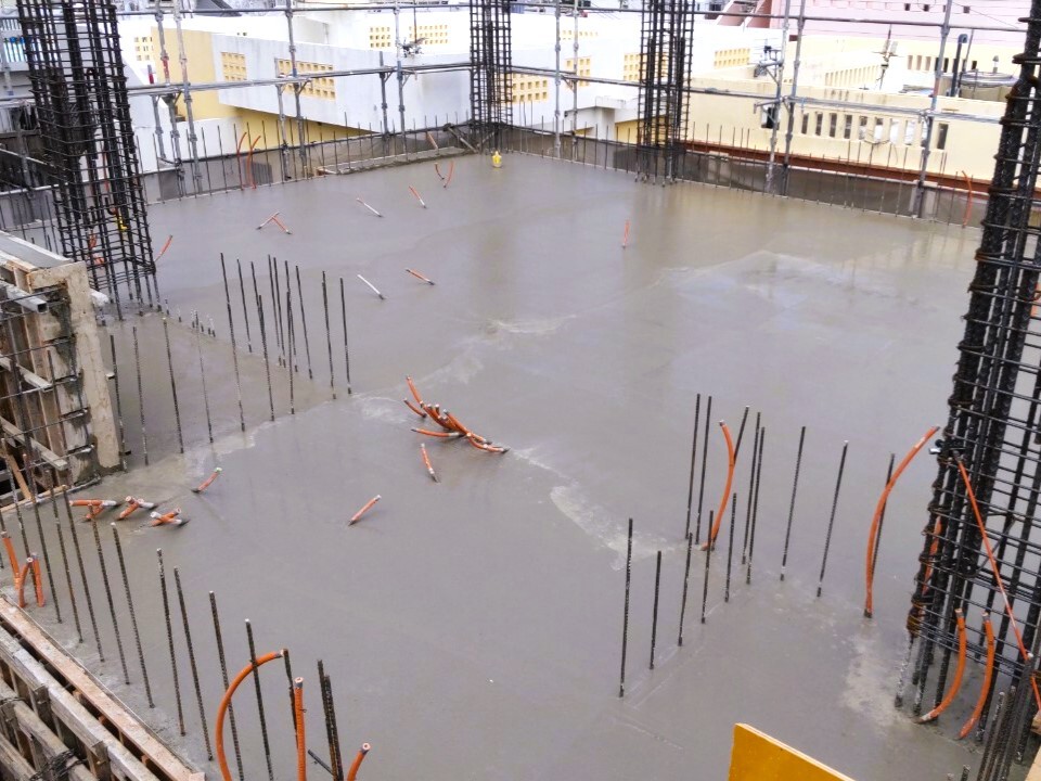 沖縄市「胡屋二世帯の家」3F床スラブ打設 沖縄市「胡屋二世帯の家」3F床スラブ打設