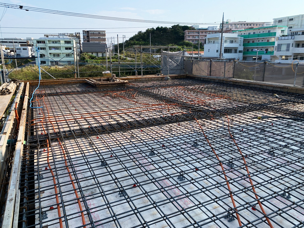 浦添市「経塚二世帯の家」RFスラブ打設(上棟) 浦添市「経塚二世帯の家」RFスラブ打設(上棟)