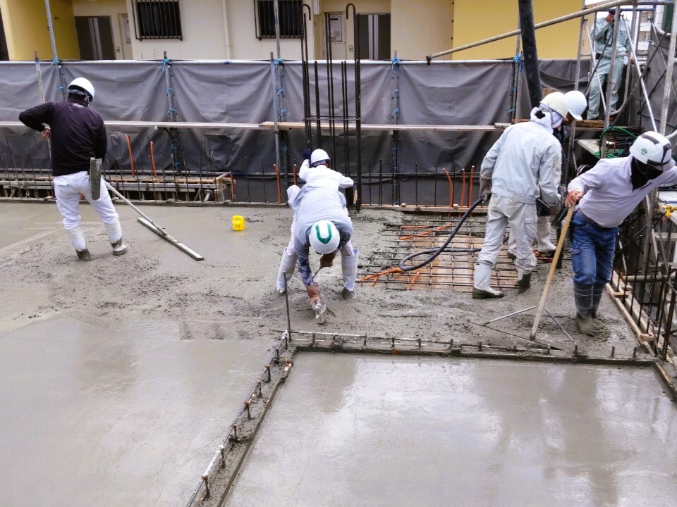 北谷町「桑江二世帯の家」3F床スラブ打設 北谷町「桑江二世帯の家」3F床スラブ打設