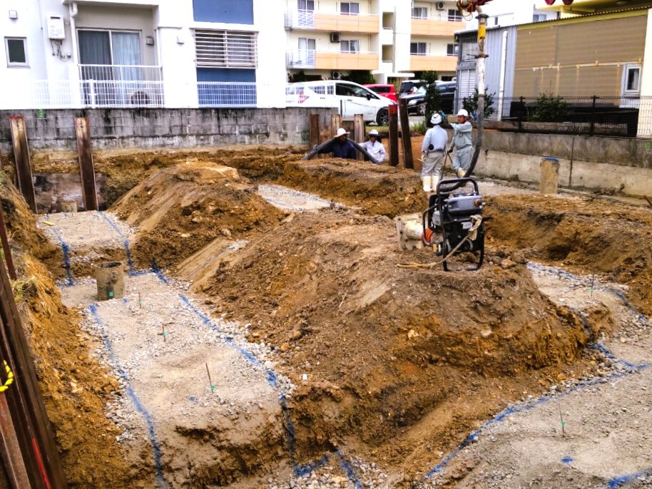 北谷町「桑江二世帯の家」基礎打設 北谷町「桑江二世帯の家」基礎打設