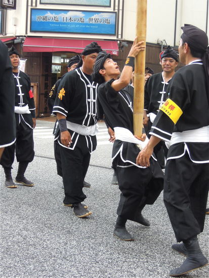 いつまでお祭り騒ぎ?