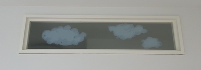 お部屋の窓に雲がくっついた？