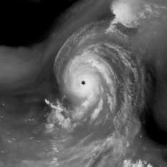 台風17号帰って行く