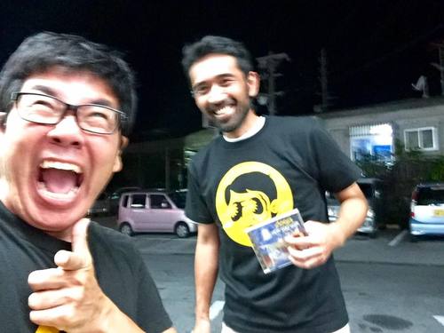 ナオキ屋Tシャツヲ着テイルヒト二 悪イヒトハ一人モイナイ ナオキ屋Tシャツヲ着テイルヒト二 悪イヒトハ一人モイナイ