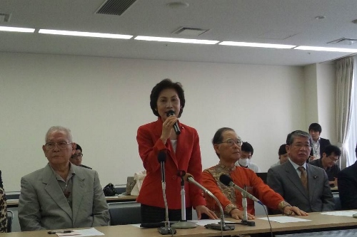 糸数けい子さんの出馬表明、メーデー参加