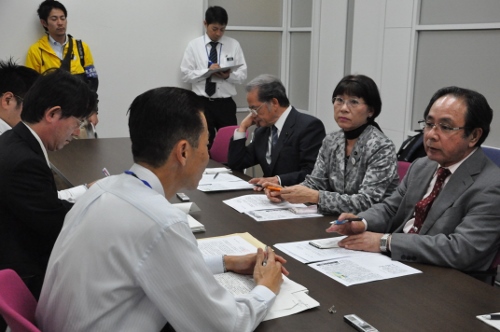 防衛局と外務省に抗議 防衛局と外務省に抗議