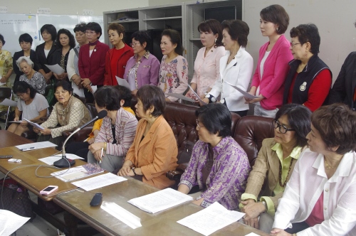 橋下大阪市長に25女性団体で抗議