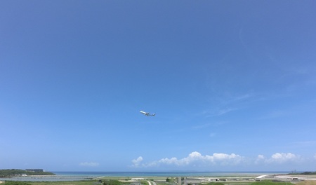 海と瀬長島と飛行機と。