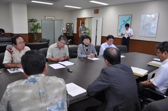 防衛局に抗議と申し入れ